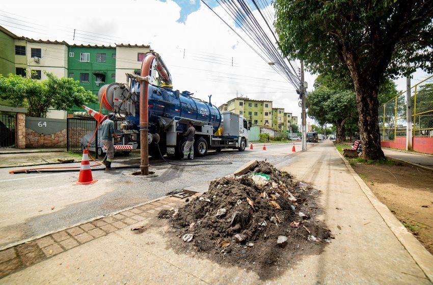 Prefeitura de Maceió realiza serviço contra alagamentos