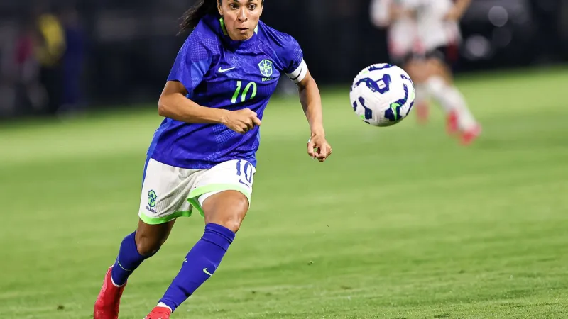 Marta volta à seleção feminina para 2 amistosos contra EUA no Brasil