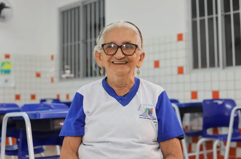 'Alegria tão grande', diz idosa de 78 anos que voltou a estudar em AL e aprendeu a escrever o próprio nome