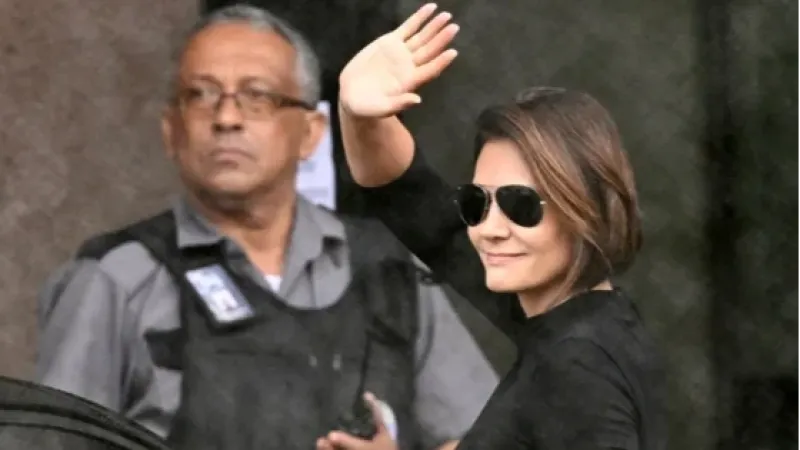 Moraes autoriza nova visita de Michele a Bolsonaro por meia hora