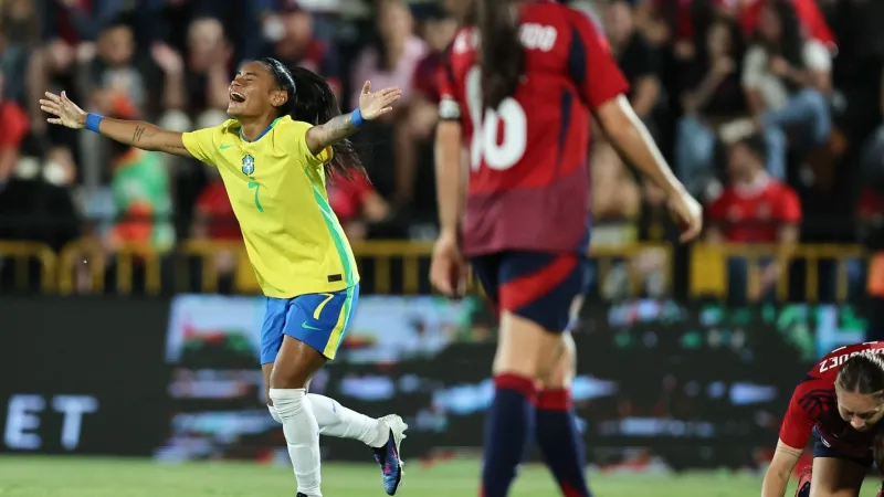 Câmara aprova lei com medidas para promover futebol feminino no país