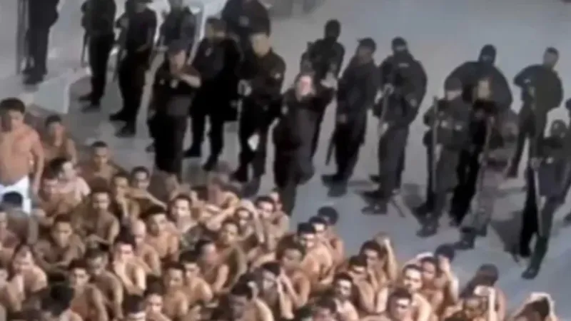 ‘Chantilly de pimenta’ nos olhos: policiais promovem tortura com detentos em MT