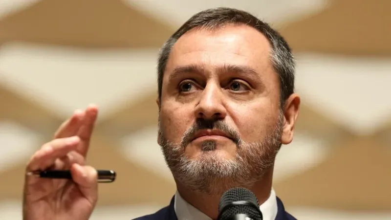 ‘Não fomos comunicados sobre o momento da megaoperação’, diz diretor da PF