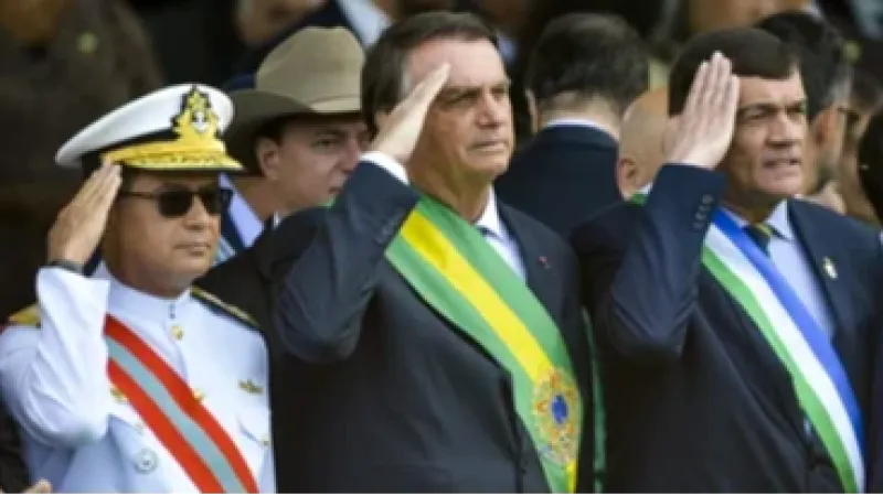 Bolsonaro vai perder patente? Como condenados por golpe serão julgados pelo STM