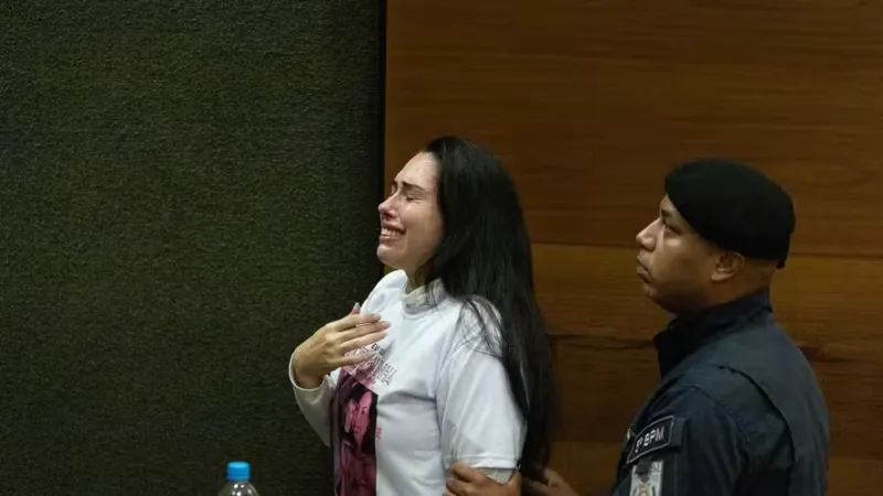 Monique Medeiros se entrega à polícia após STF rejeitar recursos da defesa
