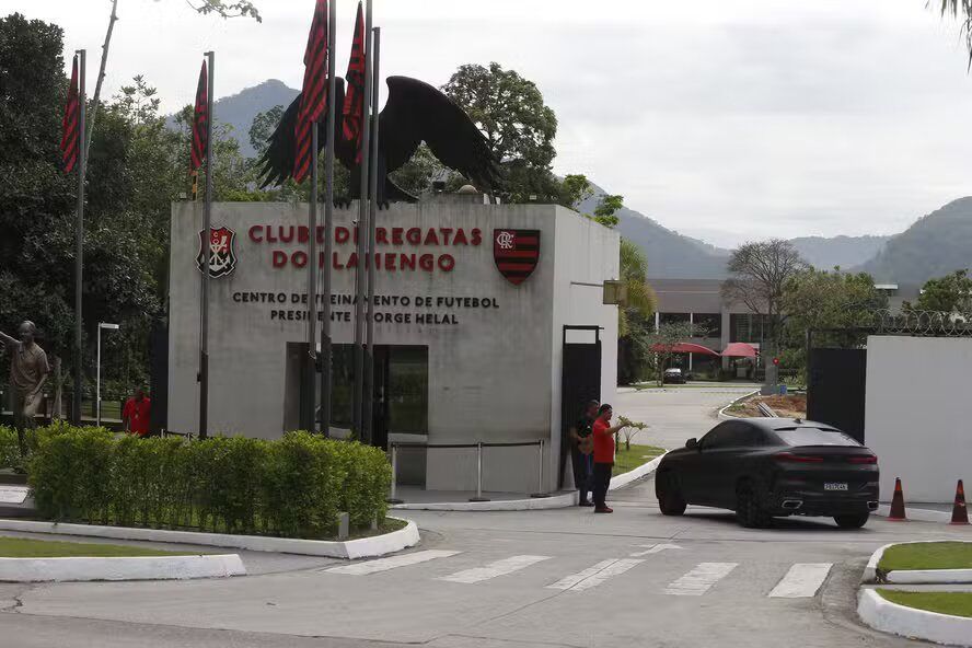 Ninho do Urubu: homens armados invadem centro de treinamento do Flamengo