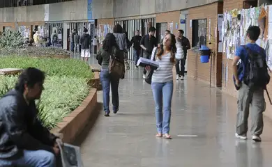 Professores da UnB aprovam greve a partir de 15 de abril