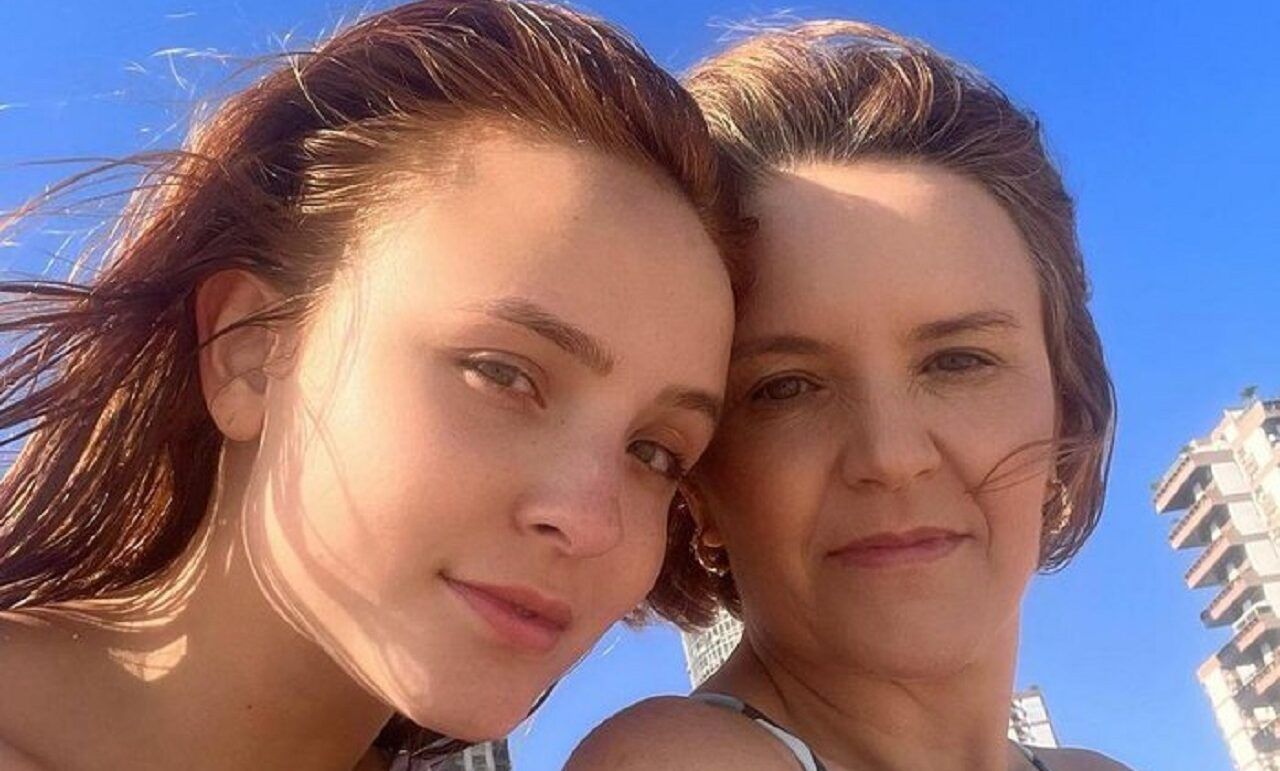 Larissa Manoela: delegacia nega intimação da mãe da atriz por intolerância religiosa