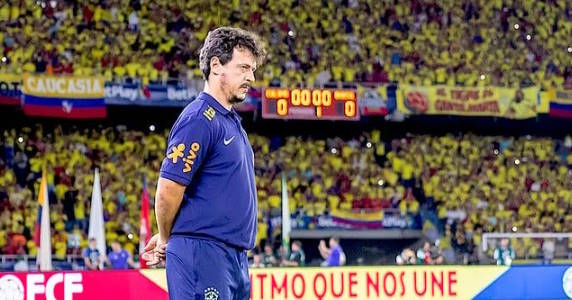 Desfalcado e questionado, Brasil encara Argentina de Messi no Maracanã