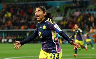 Colômbia vence para chegar às quartas pela primeira vez na história