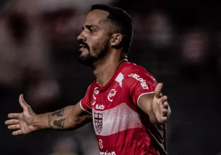 Com um a mais, CRB vence o Atlético-GO fora de casa pela Série B do Brasileiro