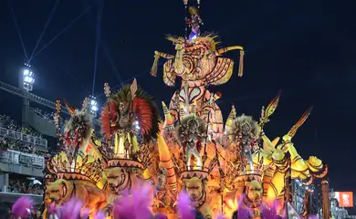 Desfiles no Sambódromo começam nesta sexta-feira