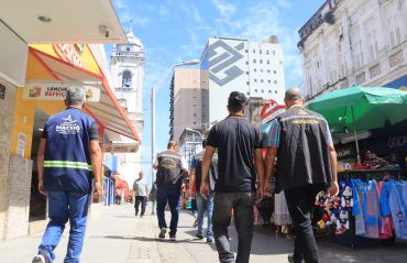 Segurança Cidadã fiscaliza ordenamento de ambulantes no Centro de Maceió