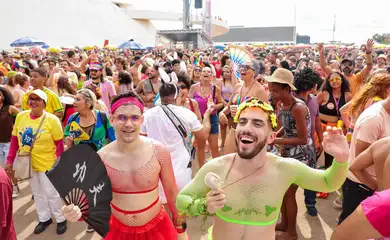 Bloco das Montadas leva diversidade ao centro político de Brasília