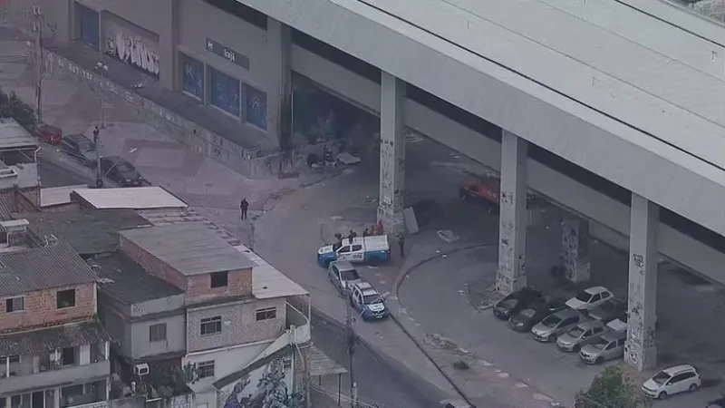 Dois homens em situação de rua morrem após ataque a tiros de fuzil no RJ