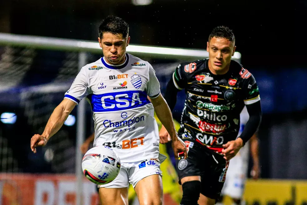 Azulão esbarra no Operário e fica com no empate