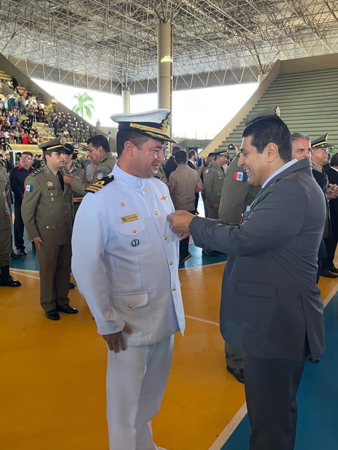 Comandante da Capitania dos Portos de Alagoas é homenageado pela PM