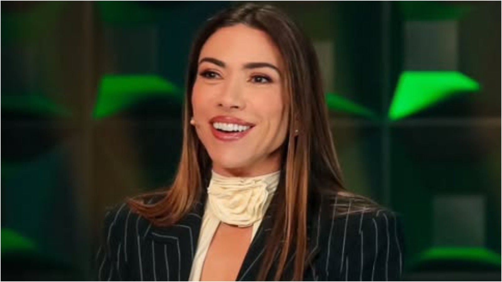 Patricia Abravanel chega à CCXP 2024 com camiseta em homenagem ao pai, Silvio Santos