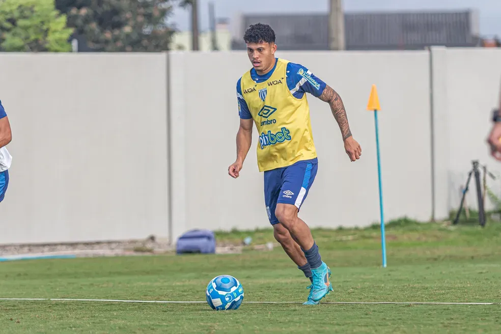 Azulão anuncia mais cinco contratações para a temporada 2024