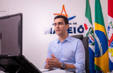 Prefeito JHC isenta de impostos imobiliários famílias com renda de até três salários mínimos