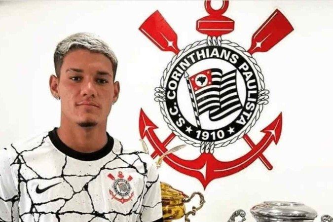 Jogador do Corinthians presta depoimento após mulher morrer durante sexo