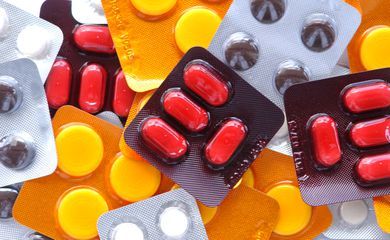 Falta de informação leva transexuais à automedicação