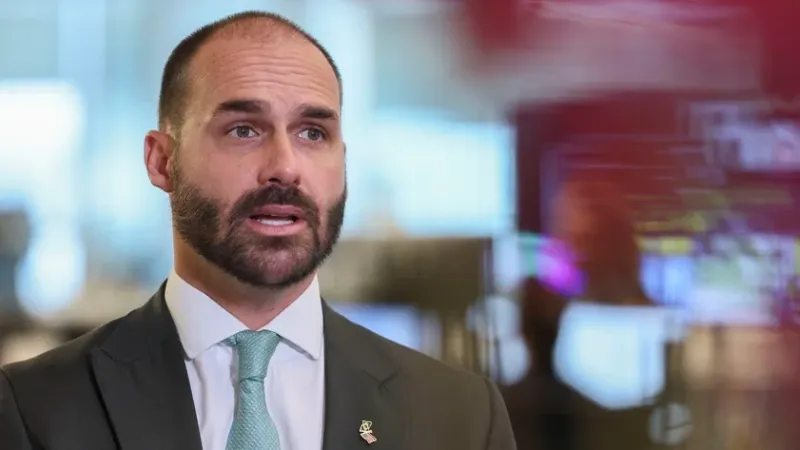 Moraes marca para 14 de abril interrogatório de Eduardo Bolsonaro