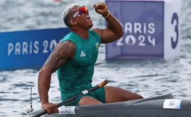 Isaquias Queiroz é prata na canoagem