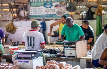 Confira o funcionamento de mercados, feiras-livres e shoppings populares nas festas de fim de ano