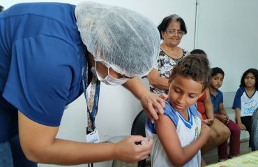 Prefeitura inicia vacinação nas escolas para atualização do calendário vacinal