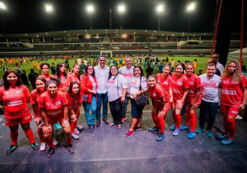 Governador dá pontapé inicial à Copa Rainha Marta e Taça das Grotas com inclusão social de 1,6 mil jovens