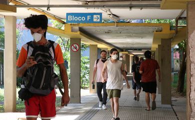 Capes disponibiliza 3.561 bolsas a 213 instituições de ensino superior