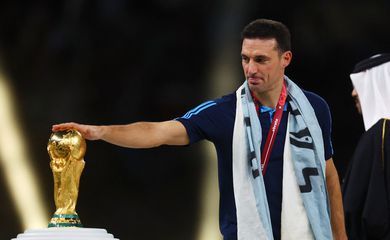 Após tri mundial, Scaloni mantém portas abertas a Messi para 2026