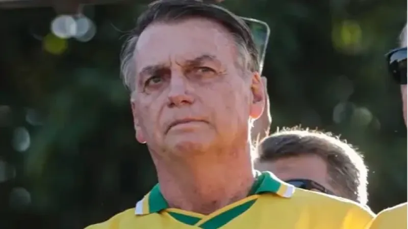 Bolsonaro segue internado no DF sob cuidados pós-operatórios após crise de soluço