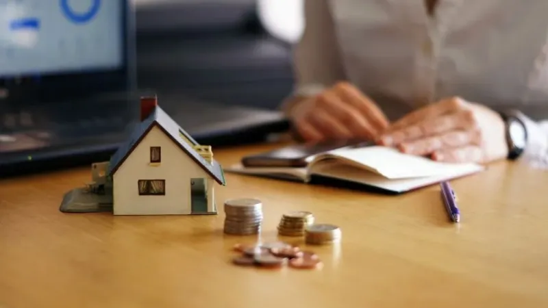Quanto investir por mês para juntar R$ 300 mil em 10 anos para comprar um imóvel