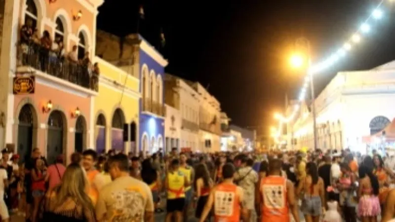 Jaraguá Folia reúne famílias e resgata a história do Carnaval em Maceió