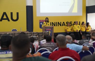 Ação educativa conscientiza e orienta motociclistas sobre segurança no trânsito