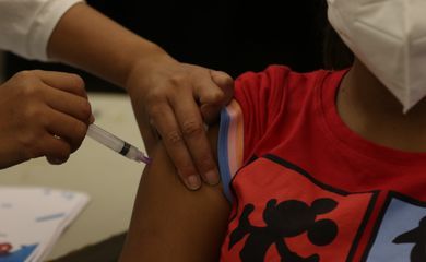 Rio reduz para 21 dias intervalo de doses da Pfizer para crianças