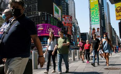 NY suspende obrigatoriedade de máscara em transporte público