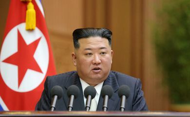 Coreia do Norte dispara dois mísseis balísticos antes da visita de Kamala a Seul