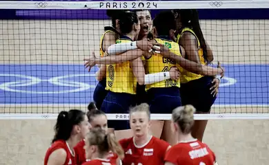 Brasil bate Polônia para garantir melhor campanha do vôlei na 1ª fase