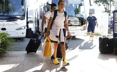 Seleção brasileira chega à Nantes para disputa das quartas de final