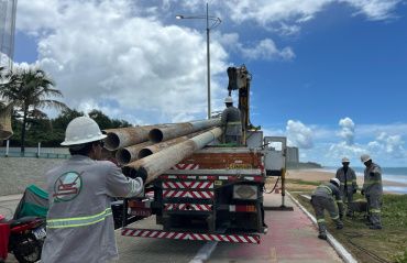 Prefeitura instala novos projetores na orla de Jacarecica