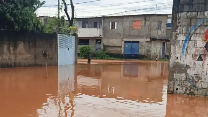 Bombeiros encontram corpo de mulher levada por correnteza