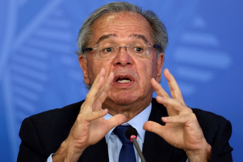 Guedes diz que desindexar salário mínimo está na pauta
