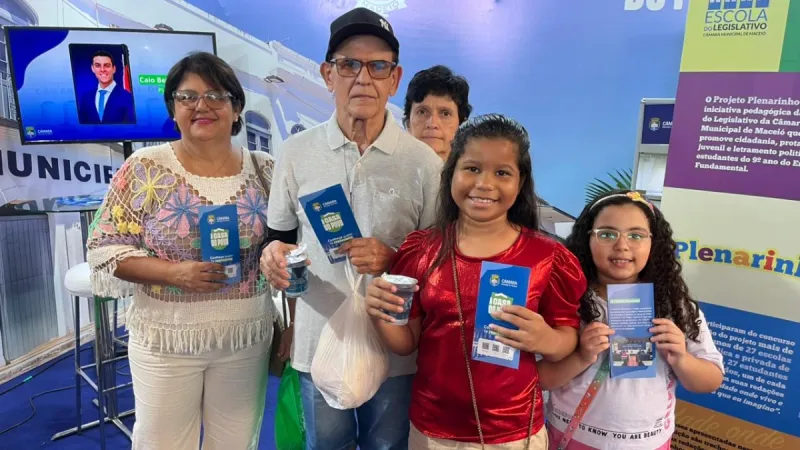População conhece as ações da Câmara de Maceió no estande do Legislativo na Feira da AMA