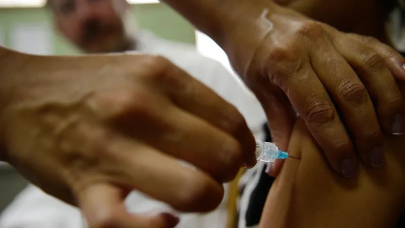 Vacinação de adolescentes de 15 a 19 anos contra o HPV é prorrogada