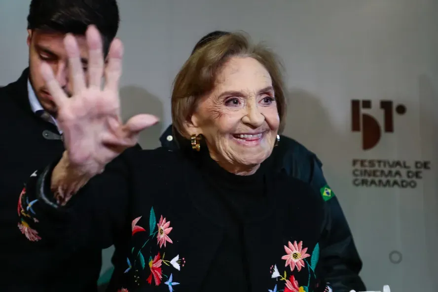 Perto dos 96 anos, Laura Cardoso não quer saber de aposentadoria: 'Se você ficar parada, você morre'