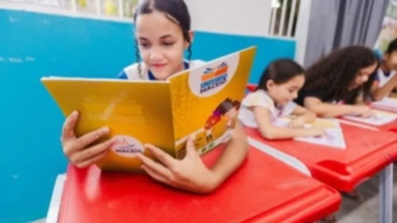 Educação de Maceió avança na alfabetização na idade certa e fluência leitora cresce mais de 100% em cinco anos
