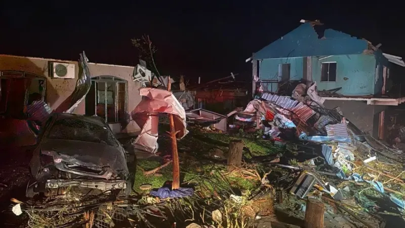 Tornado deixa 6 mortos e mais de 400 feridos no Paraná